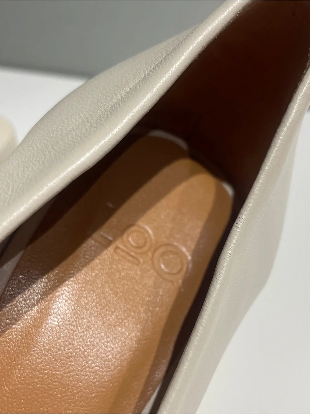 LoQ Classic Square-Toe Block Heel Pumps in Cream 5.5 - Picture 6 of 12